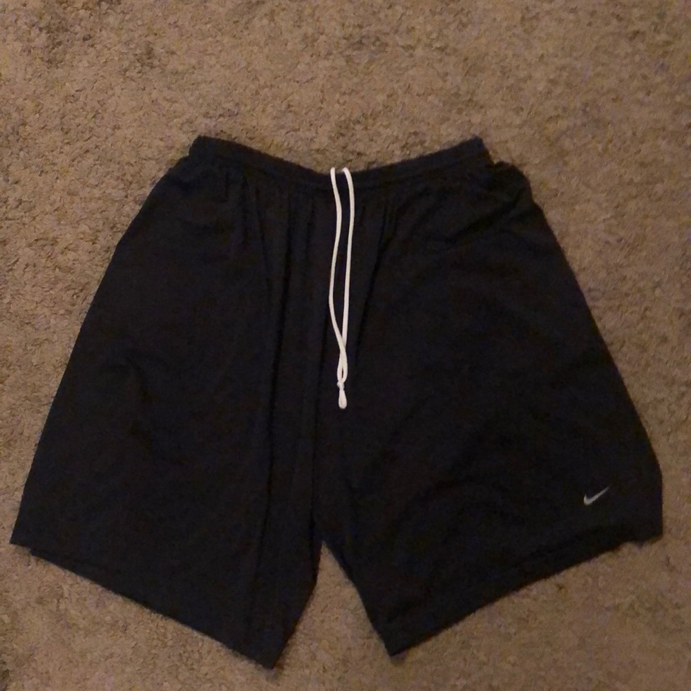 Black Nike athletic loose basketball shorts #nike #athletic #basketball #shorts